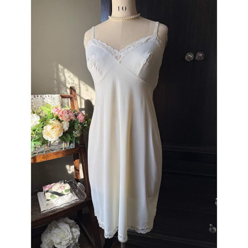 Vintage 1960s White Lace Trim Full Slip Adjustable Straps Size Small